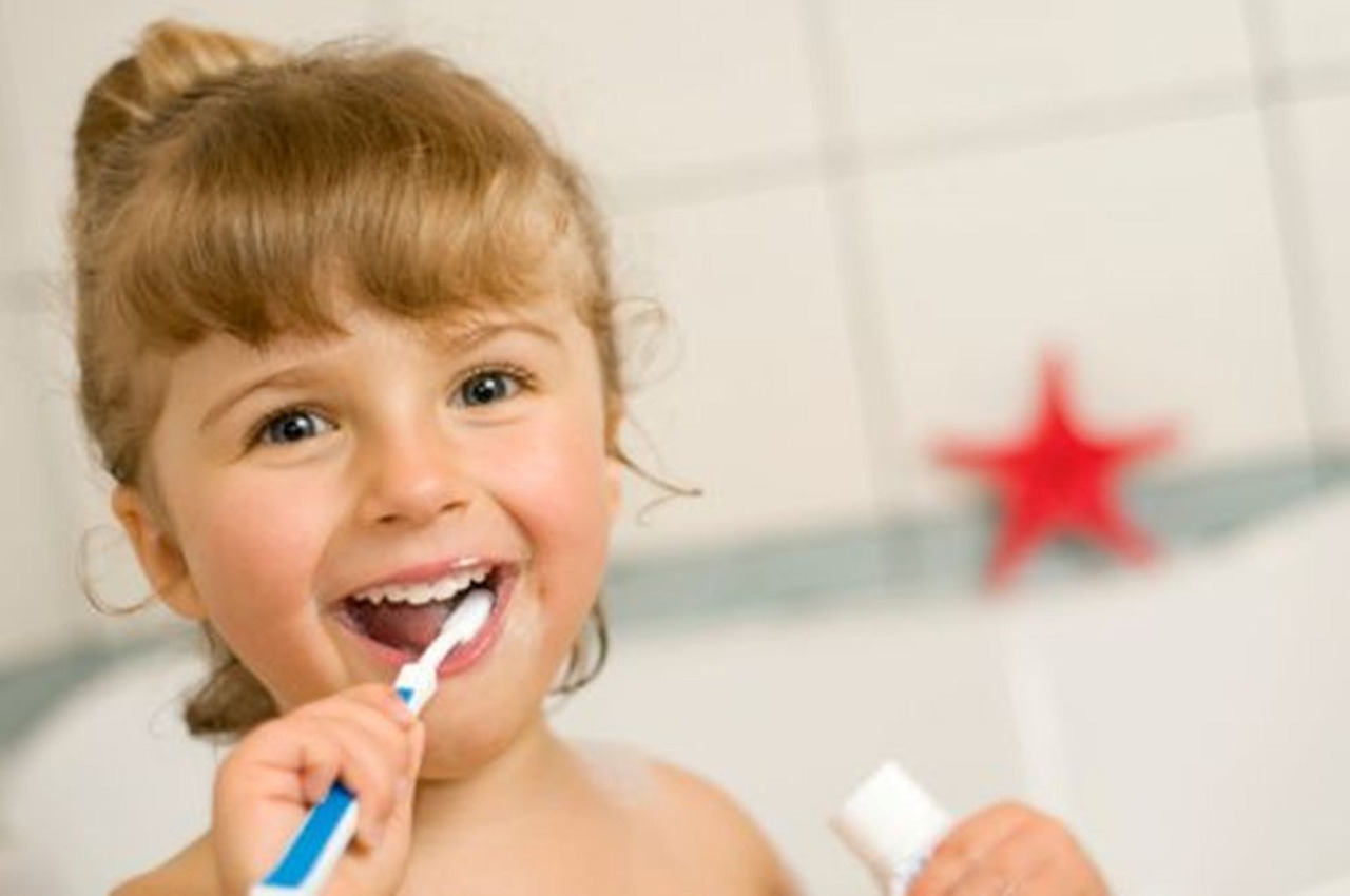 girl brushing teeth - what causes cavities