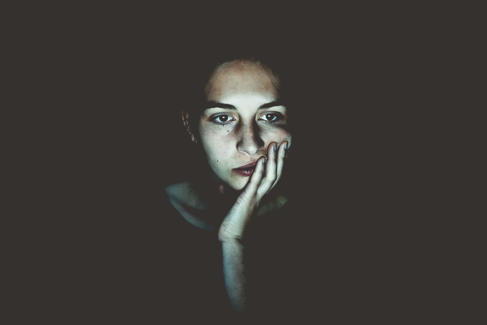 woman holding jaw-signs of bruxism